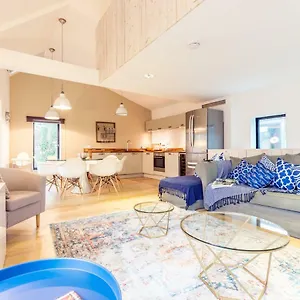 Apartment The Cliffside Chalet - Modern 3bdr Riverside Bath