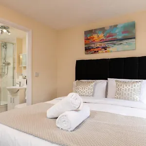 Hazeleigh - Luxury 4-bed House Near Airport, Nec, Jlr, Solihull, M42 Holiday home
